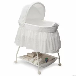 Delta Children Deluxe Sweet Beginnings Bassinet