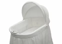 Delta Children Deluxe Sweet Beginnings Bassinet