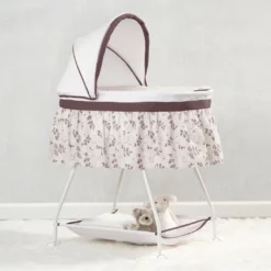 Delta Children Deluxe Sweet Beginnings Bassinet
